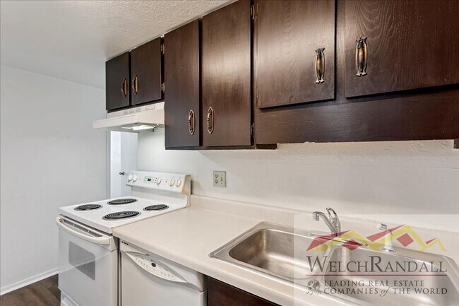 Building Photo - Cozy & Convenient 2-Bed, 1-Bath Condo in Roy!