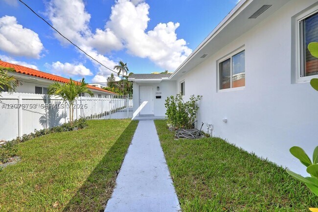 Building Photo - 3509 SW 23rd Terrace