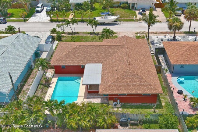 Building Photo - 765 Palm Dr