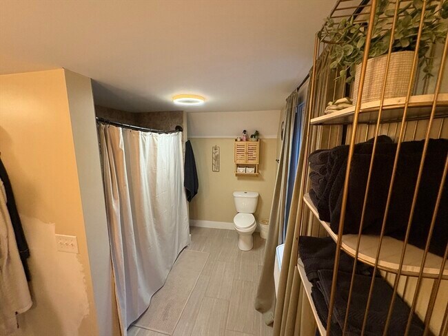 Building Photo - 78 Main St