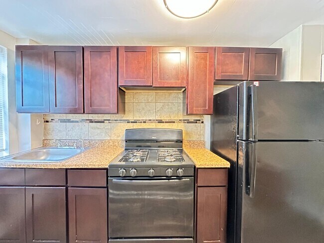 Building Photo - 6780 Blakemore St