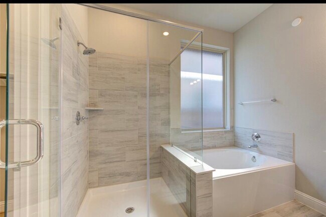 Building Photo - 10239 Bayou Oaks Dr