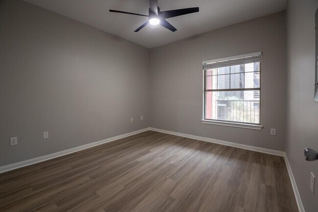 Building Photo - 2320 Gracy Farms Ln