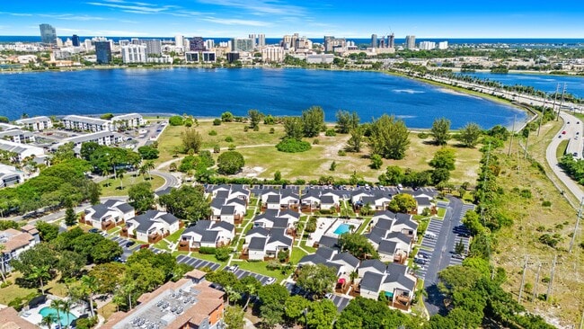 Building Photo - 641 Executive Center Dr