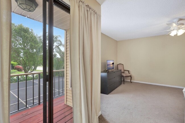 Building Photo - 1558 Shaker Cir