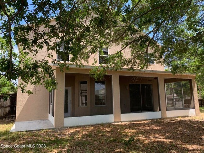 Building Photo - Beautiful Spacious Home