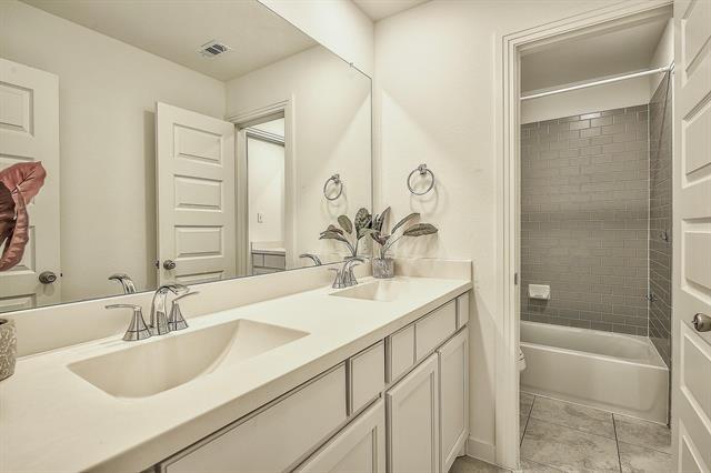 Building Photo - 1301 Saddle Ridge Dr