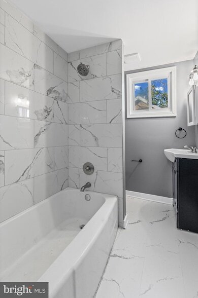 Building Photo - 3014 Royston Ave