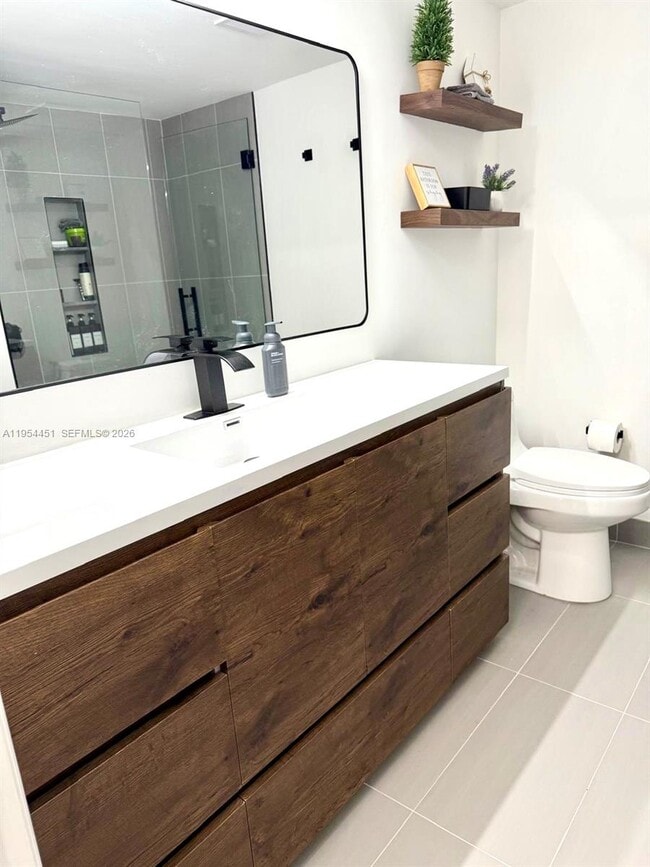 Building Photo - 210 Lakeview Dr