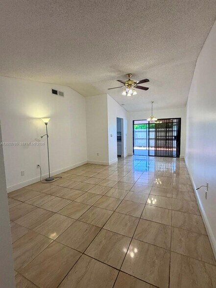 Building Photo - 5028 SW 138th Avenue Cir