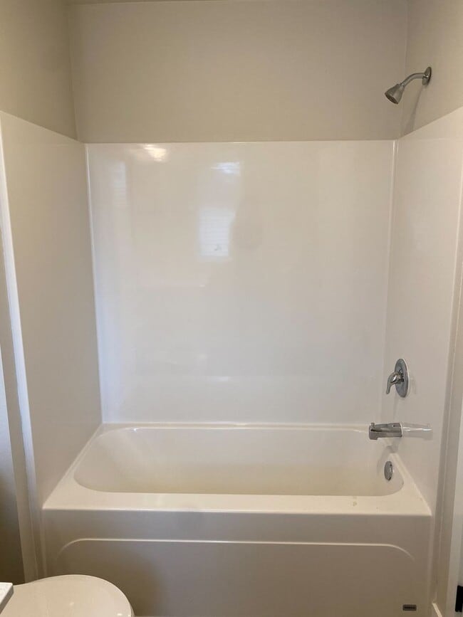 Building Photo - Modern 3 Bedroom, 3 Bath Townhome with 2-C...