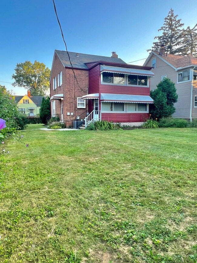 Building Photo - Charming 3-Bedroom Home in Cleveland Heights