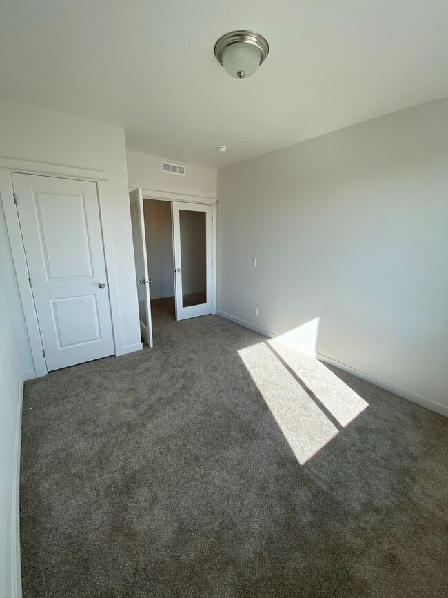 Building Photo - SINGLE FAMILY RANCHER ON ARROW LEAF (APP#146)