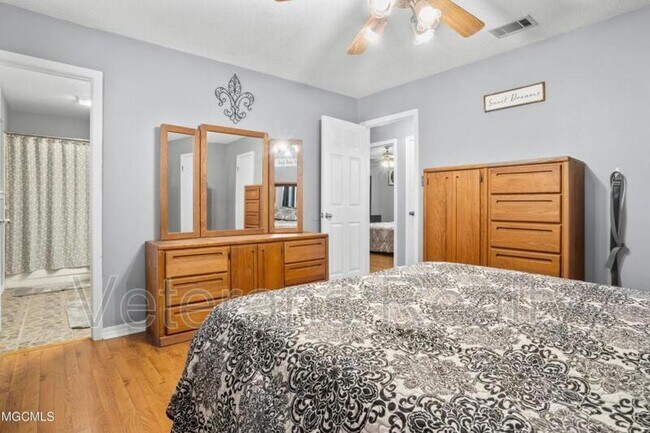 Building Photo - 313 Seal Ave