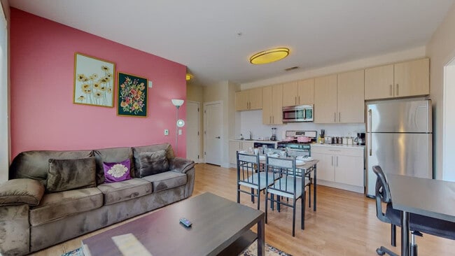 Building Photo - 573 Bedford St