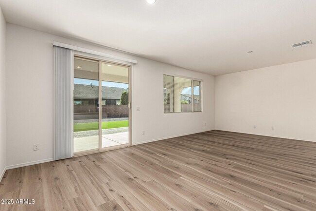 Building Photo - 21135 E Arrowhead Trail