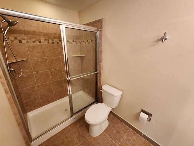 Building Photo - Beautiful 2/2 Bouchelle Condo with private garage