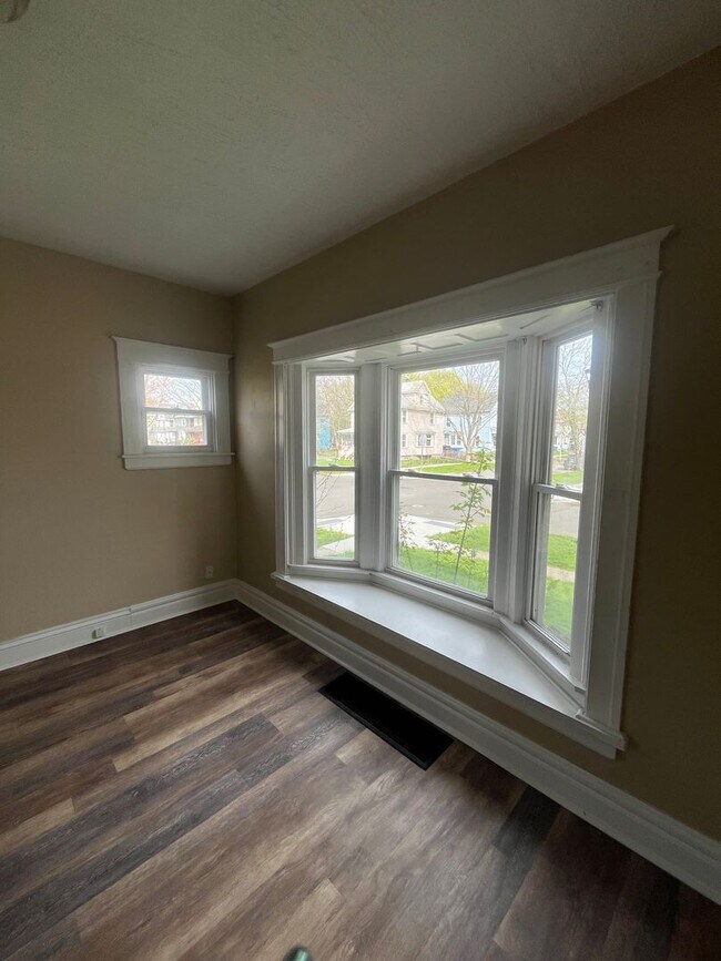 Building Photo - 201 Rosewood Terrace