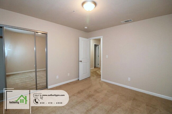 Building Photo - 2381 Yellow Finch Way