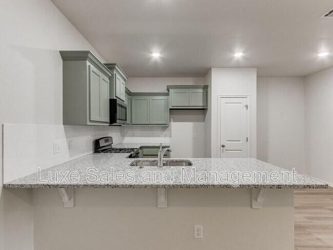 Building Photo - 1543 Pavy Pkwy