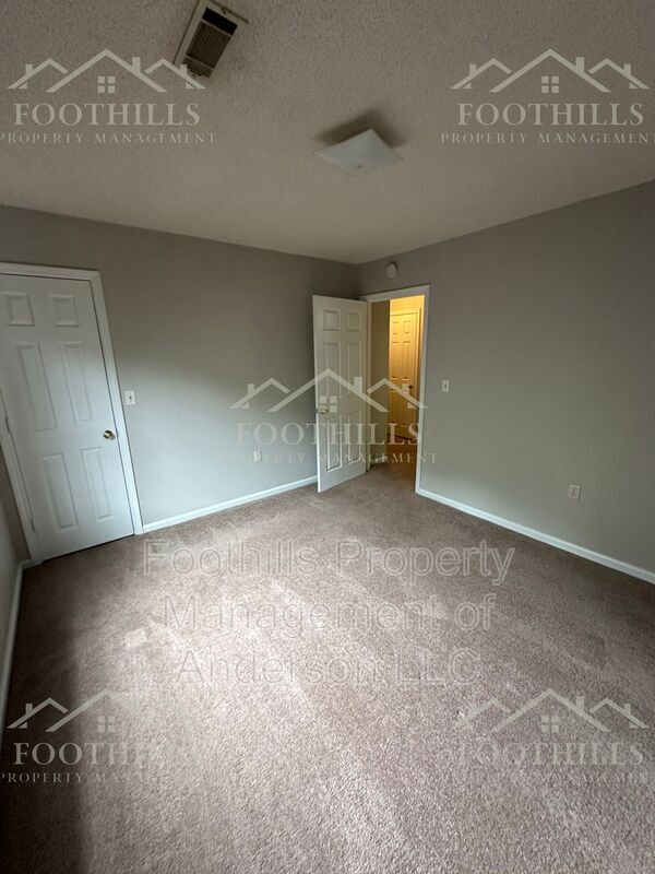 Building Photo - 119 Woodland Dr