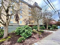 Building Photo - Spacious 1 Bed 1 Bath with In-Unit Washer/...