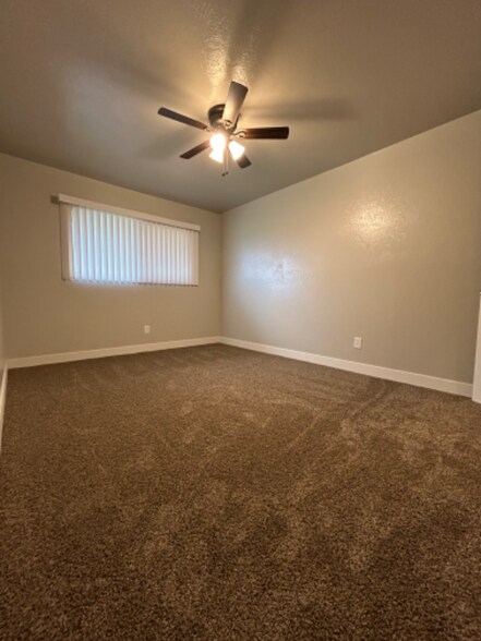 Building Photo - 3325 E Clinton Ave