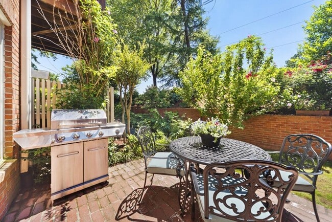 Building Photo - 305 Ansley Villa Dr NE