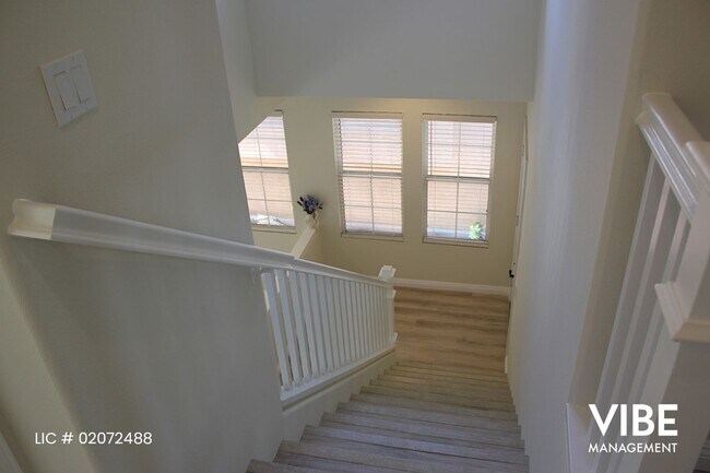 Building Photo - Beautifully updated Verdigris 3 bedroom Single Family Home with Sunset Views!