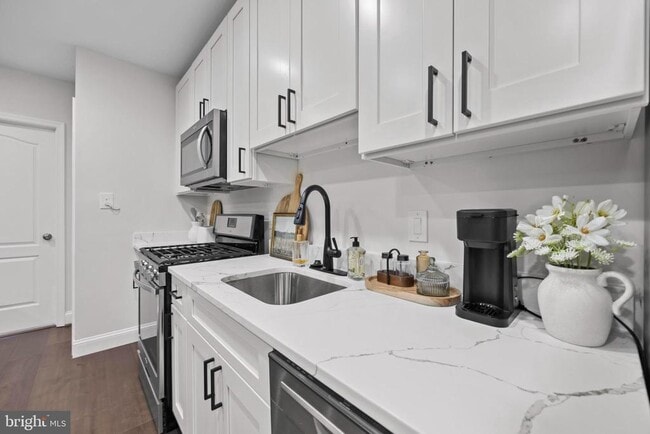 Building Photo - 1363 Childress St NE