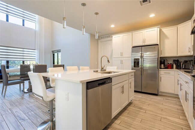 Building Photo - 10069 Brickhill Dr