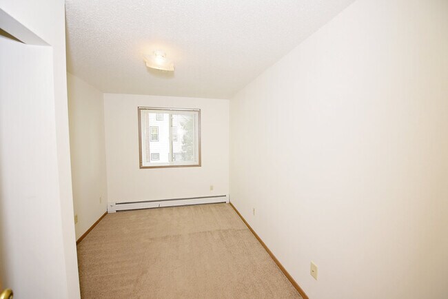 Building Photo - 411 5th Ave S