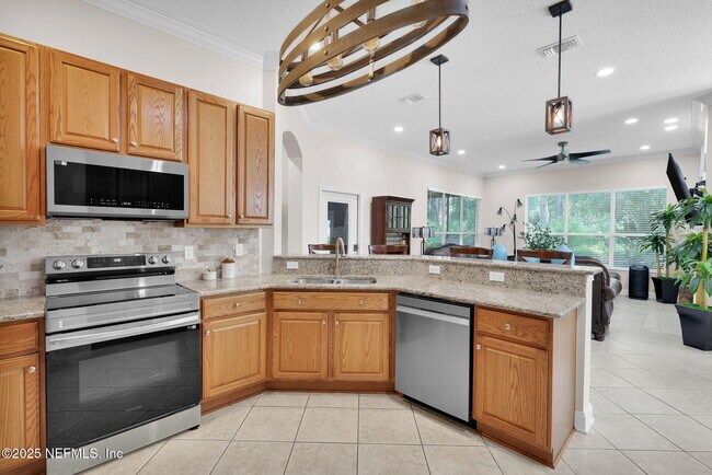 Building Photo - 526 Oakmont Dr