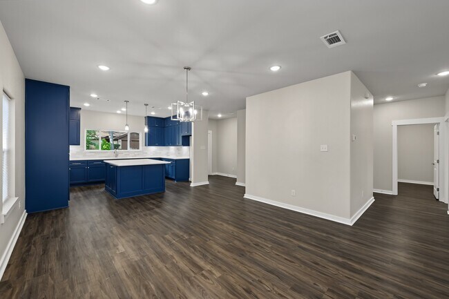 Building Photo - 117 Sun City Ln