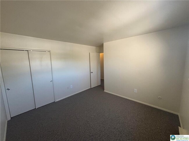 Building Photo - 5 Stonewood Pl