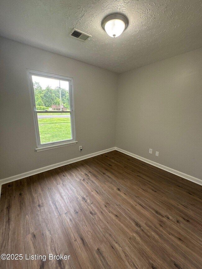 Building Photo - 9705 Turnpike View Dr