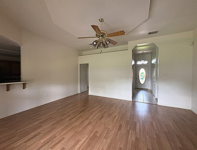 Building Photo - 3912 Bur Oak Dr