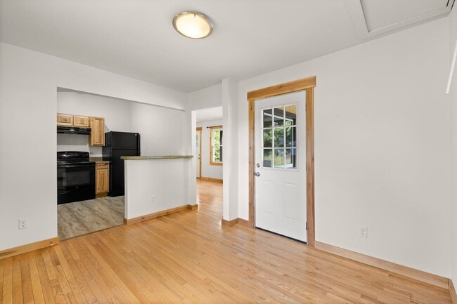 Building Photo - Unique 2-Bedroom, 1-Bathroom with Loft Spa...