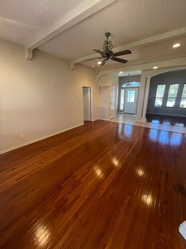 Building Photo - Gorgeous Home in Sonoma Ranch off Golf Club Rd!