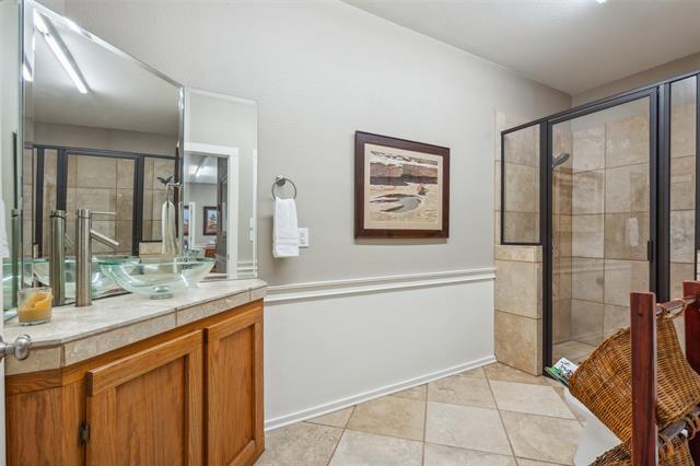Building Photo - 8709 Claremont Dr