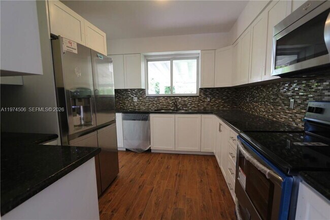 Building Photo - 2436 SW 19th Ave