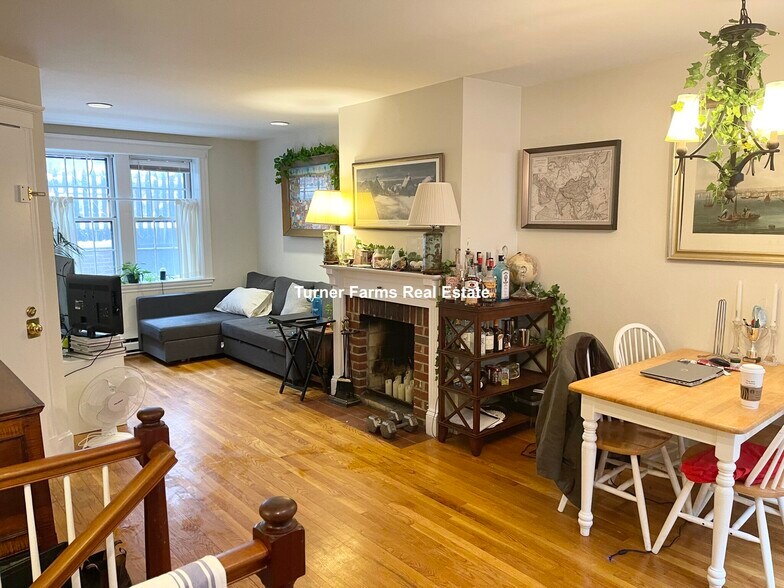 Building Photo - 16 Cedar Lane Way