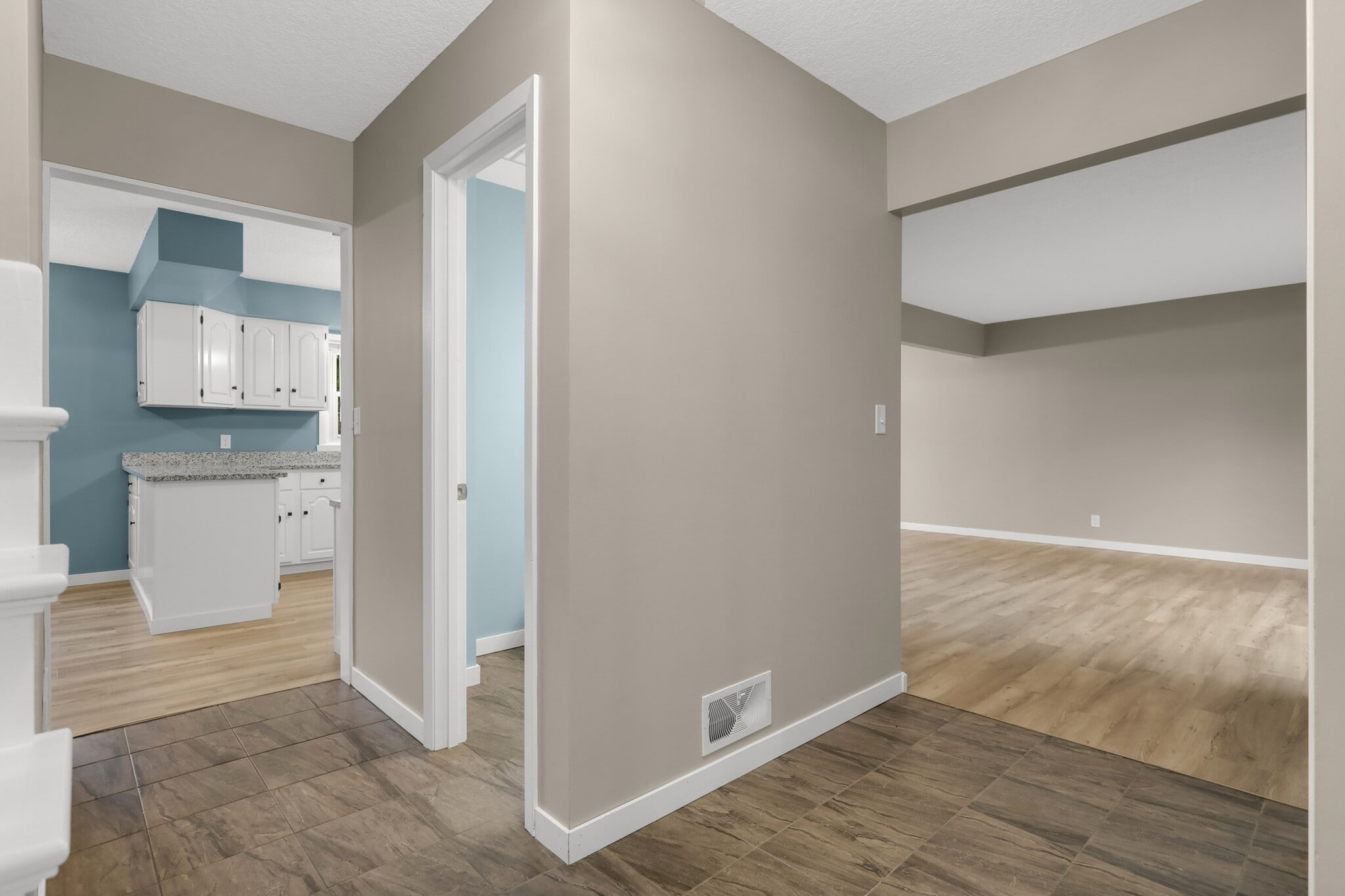 Entry Way - 2808 Aglen St
