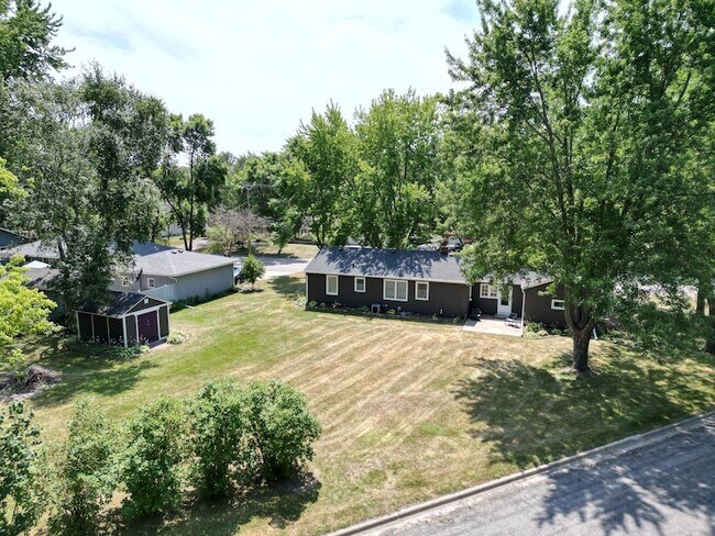 Building Photo - 916 4th Ave N