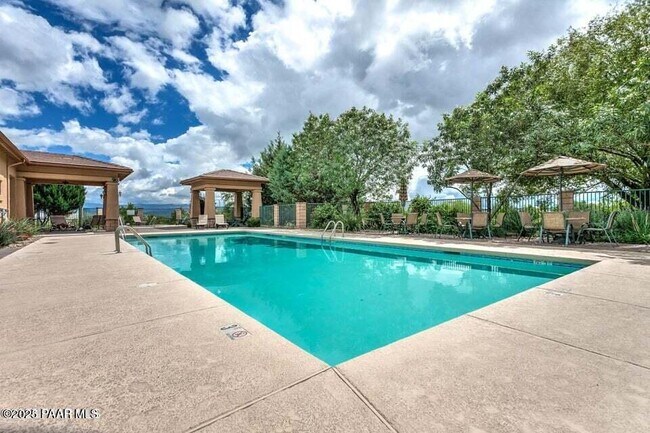 Building Photo - 6236 E Stafford St