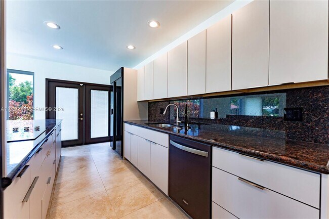 Building Photo - 636 Hibiscus Dr