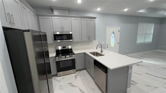 Building Photo - 708 S Thacker Ave