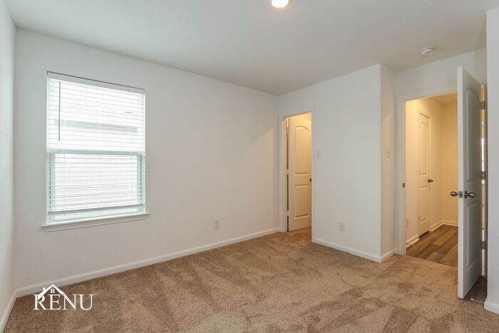 Building Photo - 2934 Jackson Smt