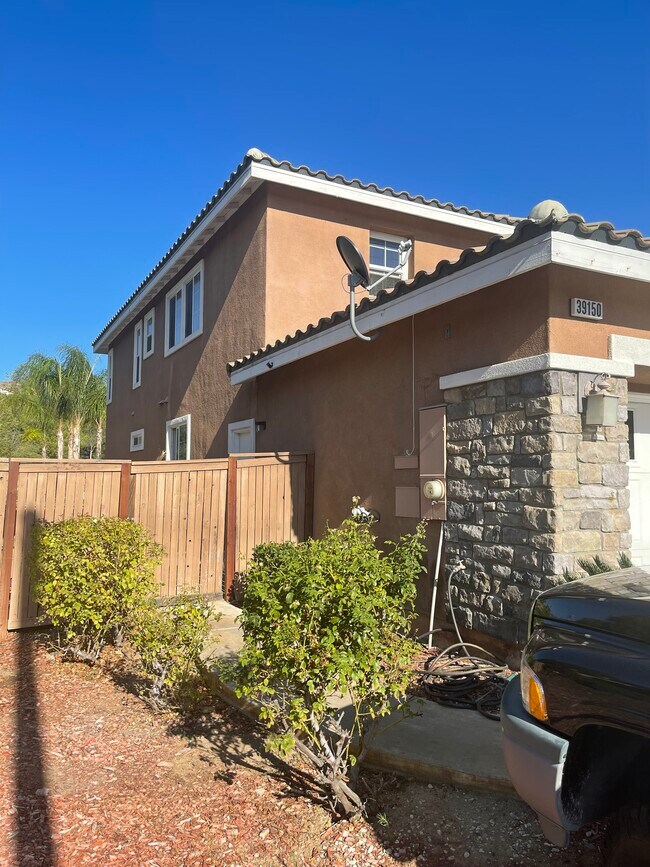 Building Photo - 39150 Chandler Dr