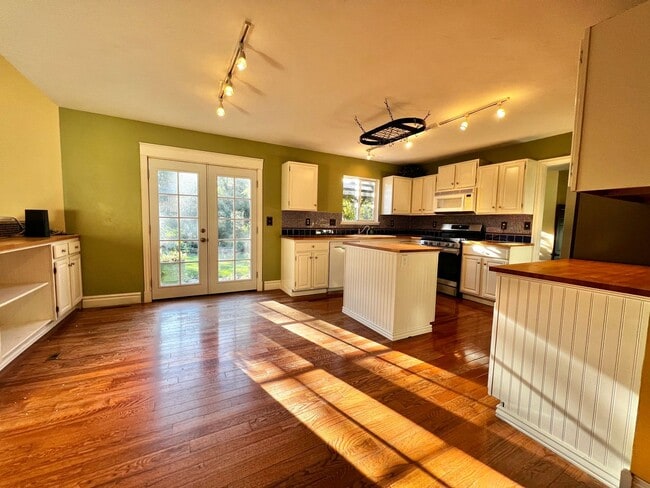 Building Photo - Charming 4 bed, 2 bath Home in North Fort ...